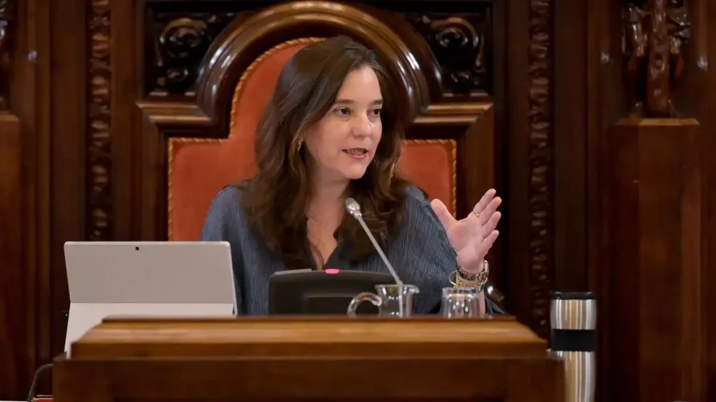 Controversia en la Alcaldía de A Coruña: Denuncias de Acoso Laboral y Respuestas Políticas