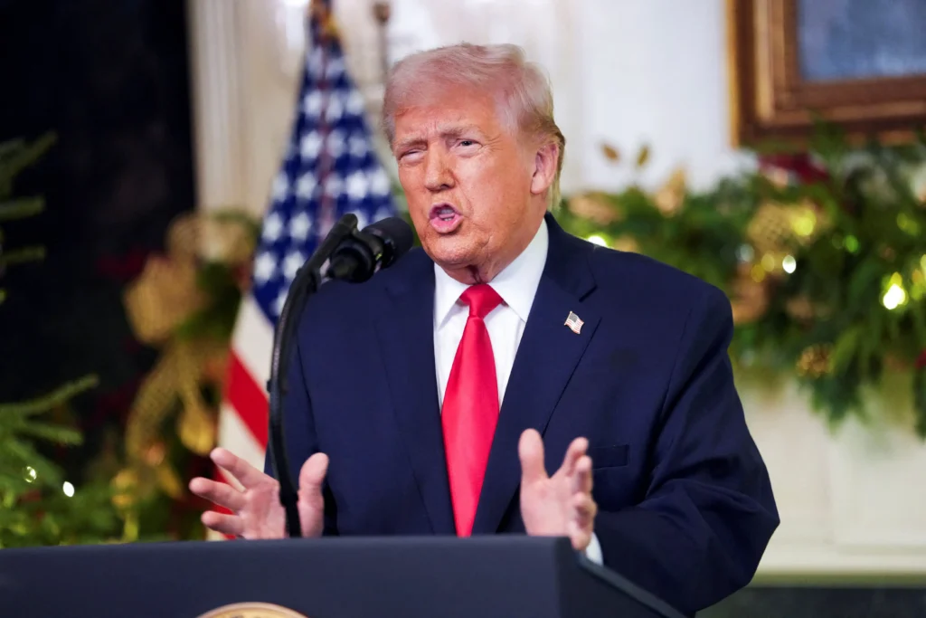 Trump Anuncia Nuevas Ayudas y Culpas a Biden en su Último Discurso