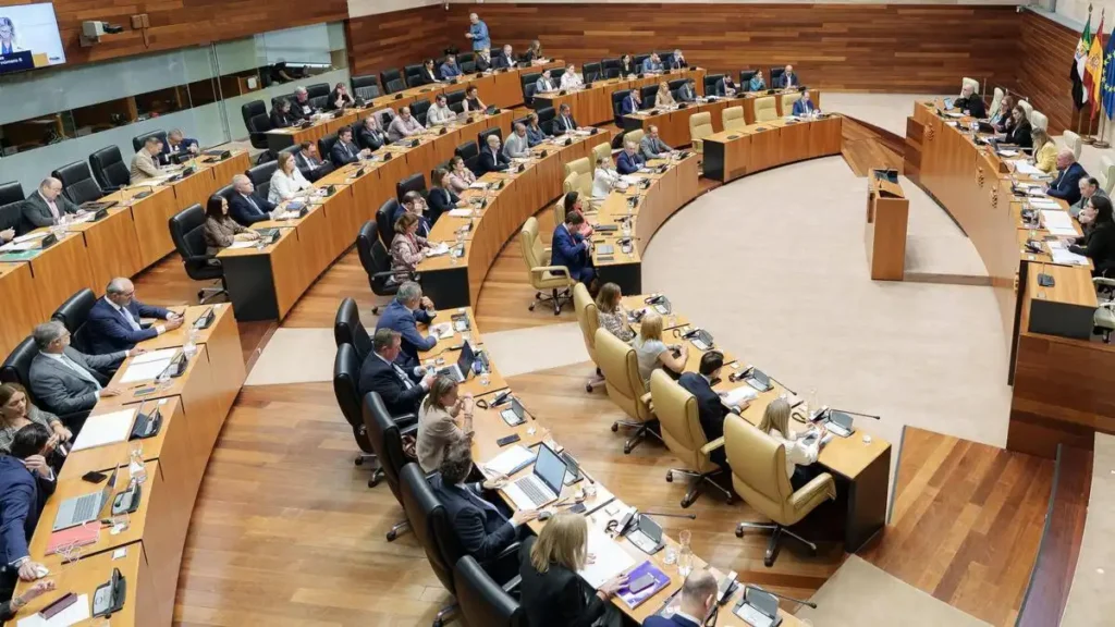 El Desafío Electoral en Extremadura: La Barrera de los 30,000 Votos