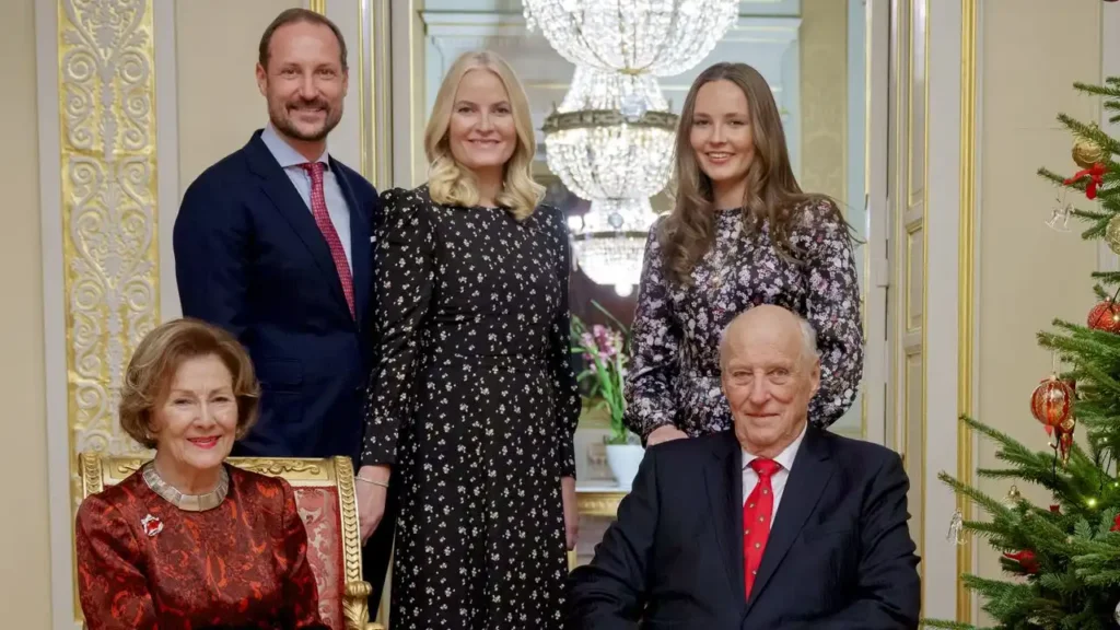 Desafíos Navideños para la Princesa Heredera de Noruega: Salud y Crisis Familiar