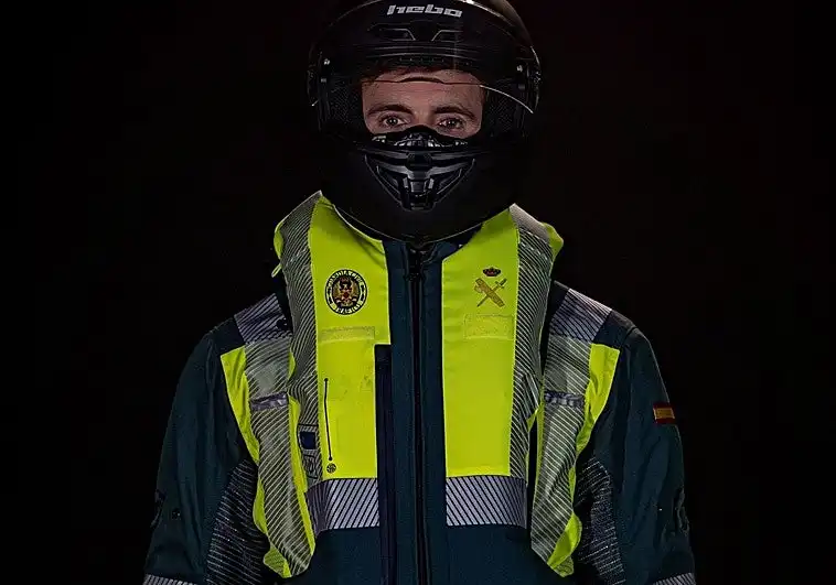 Innovación en Seguridad Vial: Chalecos con Airbag para la Guardia Civil