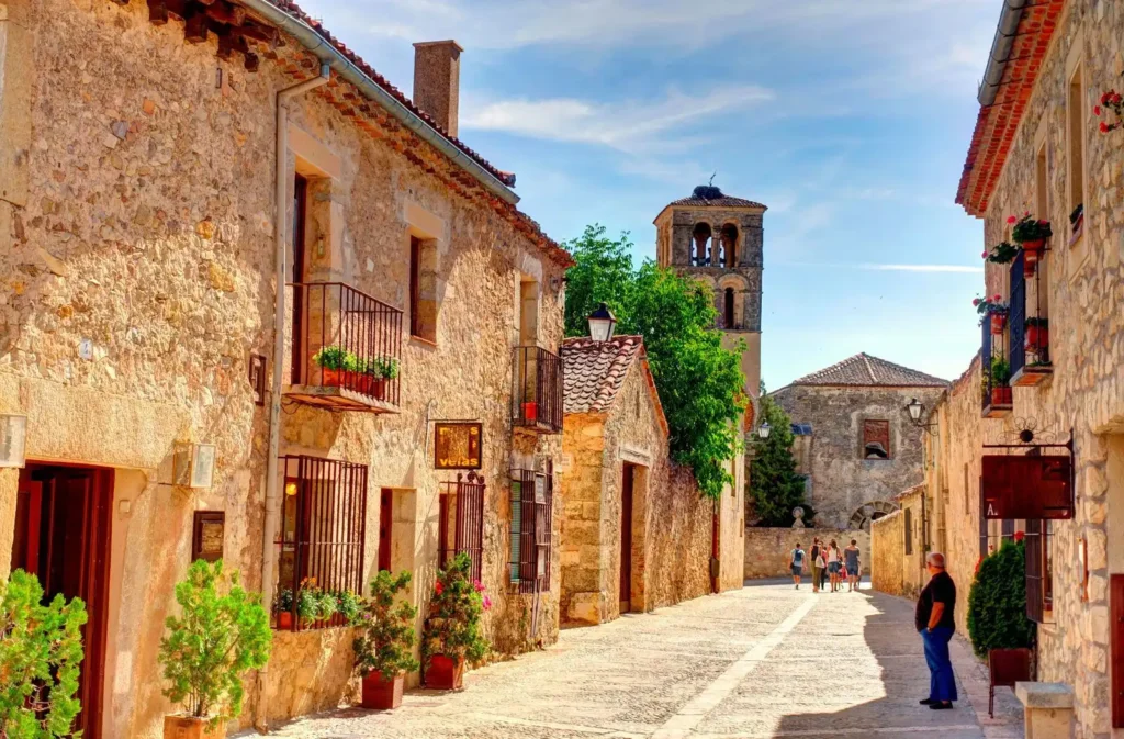 Descubre Pedraza: Un Tesoro Gastronómico y Cultural en Segovia