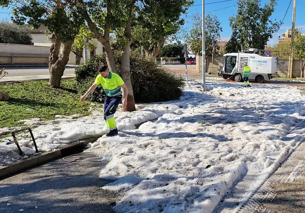 Impacto de la Granizada en Rincón de la Victoria: Daños y Respuesta Municipal