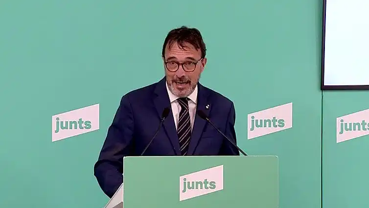 La Crítica de Junts al Departament de Política Lingüística: Un Escaparate sin Sustancia