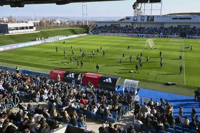 El Real Madrid Celebra su Entrenamiento Navideño con los Más Pequeños