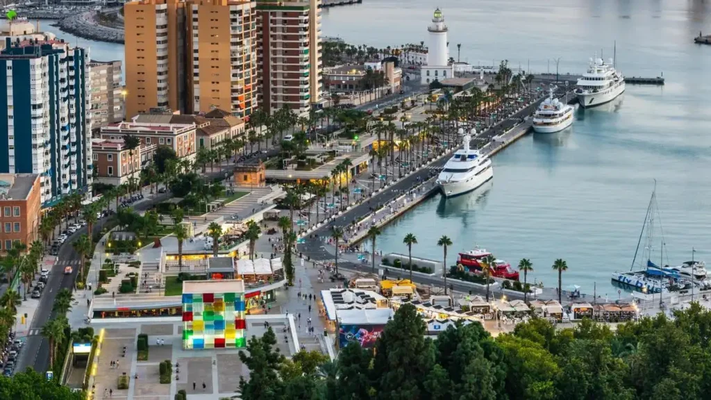Muelle Uno: Un Faro de Afluencia y Desarrollo en Málaga