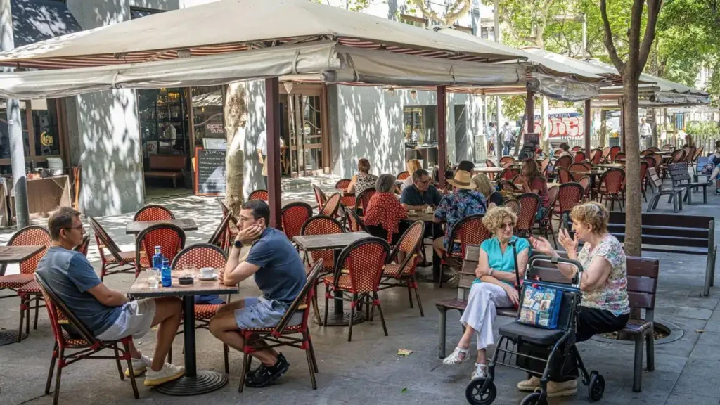 Conflicto por los Horarios de Terrazas en Enric Granados: Un Debate Legal en Barcelona