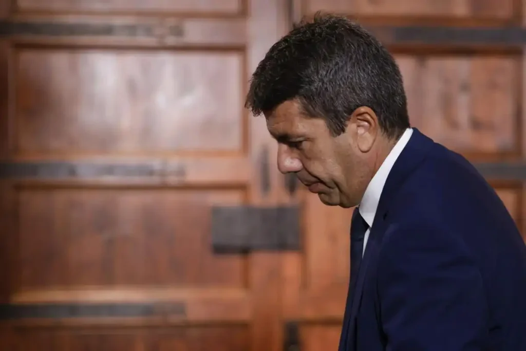 El Ascenso de Carlos Mazón: Polémicas y Reacciones en Redes Sociales