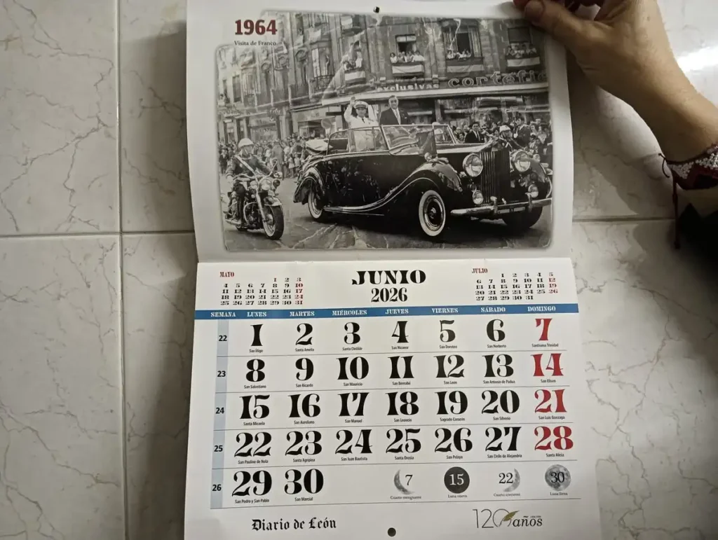 Controversia por el Calendario de 2026 del Diario de León: La Imagen de Franco que Genera Debate