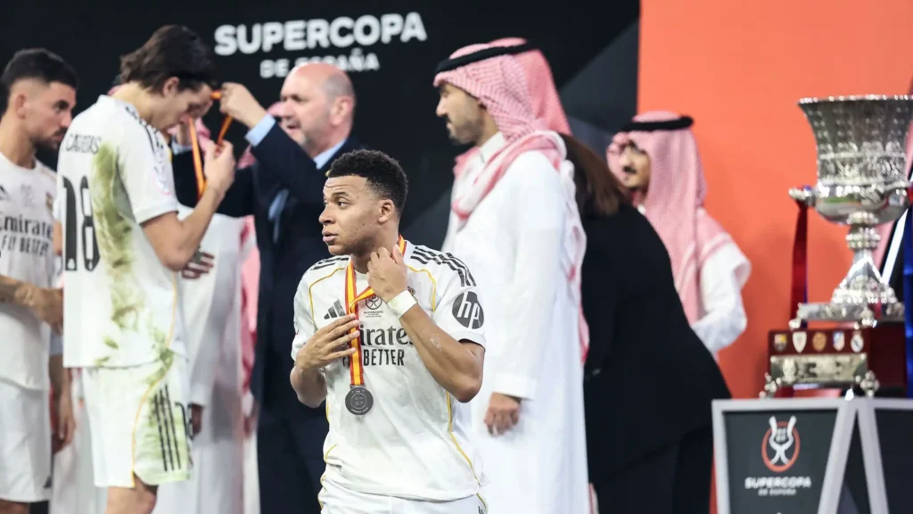 El Controversial Comportamiento de Mbappé en la Supercopa