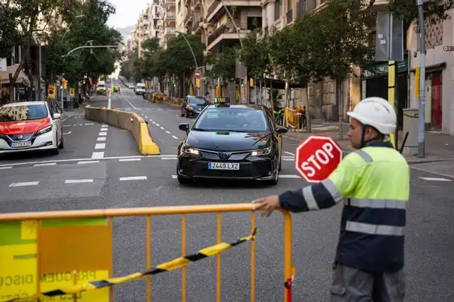Impacto del Corte de Tráfico por Obras en la Línea 8 de FGC en Barcelona