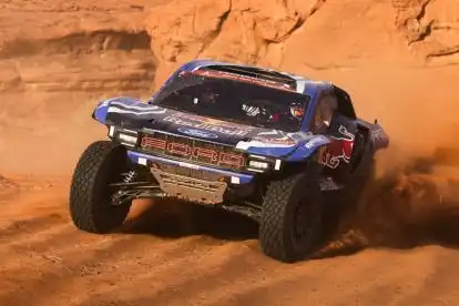 Etapa de Tregua en el Rally Dakar: Sainz Mantiene la Calma mientras Roma y Al-Attiyah se Enredan