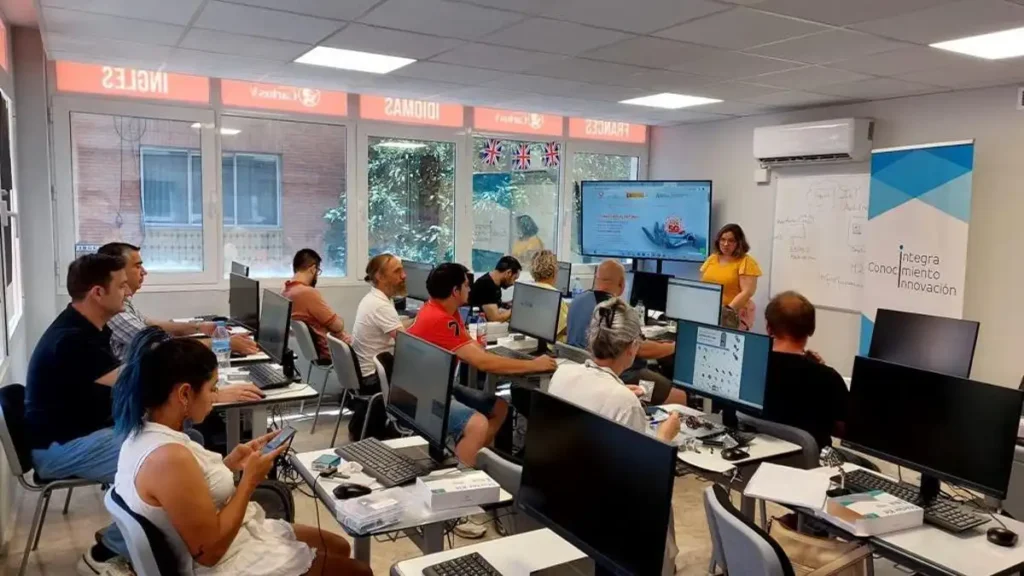 Málaga se Prepara para el Futuro Digital: Cursos Gratuitos en Tecnologías 5G