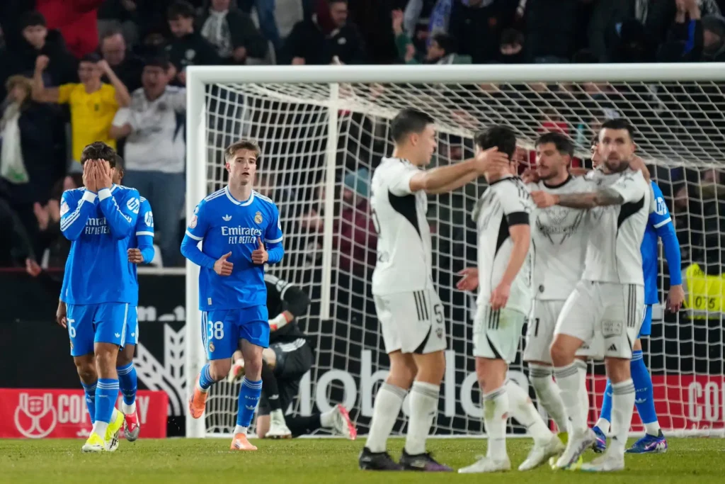 El Real Madrid y su Crisis: Un Debut Amargo para Arbeloa