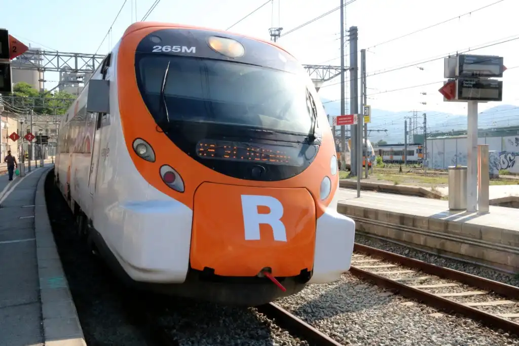 Crisis en el Transporte Ferroviario Catalán: Reacciones y Demandas de los Partidos Políticos