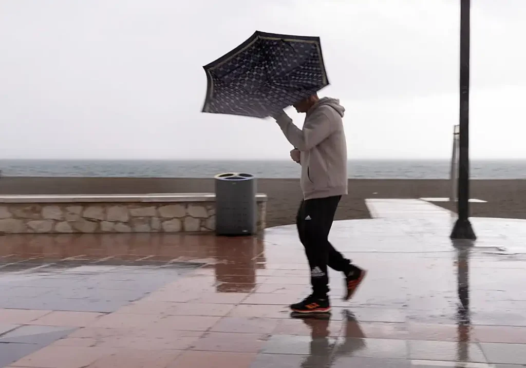 Impacto de la Borrasca Ingrid en Málaga: Lluvias y Vientos Fuertes
