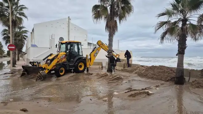 La Borrasca Harry y su Impacto en las Playas de València: Una Llamada a la Acción