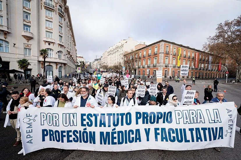 Los Médicos en Pie de Guerra: Huelga Nacional por un Estatuto Propio