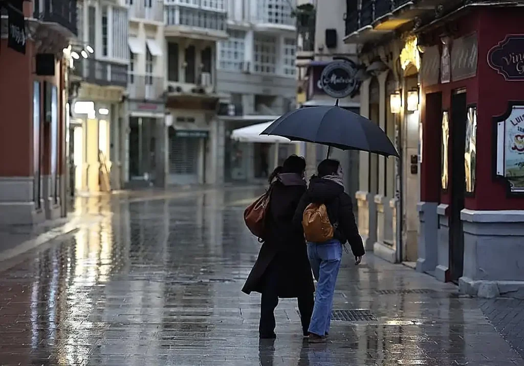 Málaga se Prepara para un Fin de Semana de Lluvias y Posibles Nevadas