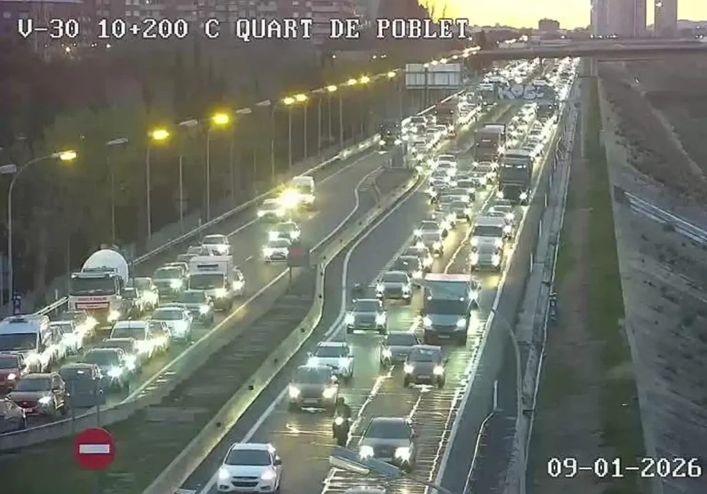 Congestión Vial en Valencia: Un Viernes Caótico por Accidentes