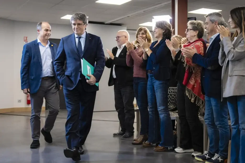 El Regreso de Puigdemont: Liderando la Oposición en Tiempos de Crisis Ferroviaria