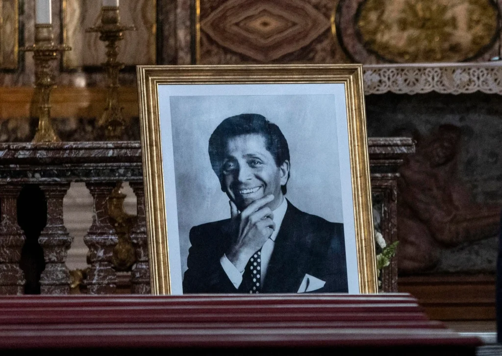 Un Último Adiós a Valentino: La Moda y el Cine Rinden Homenaje