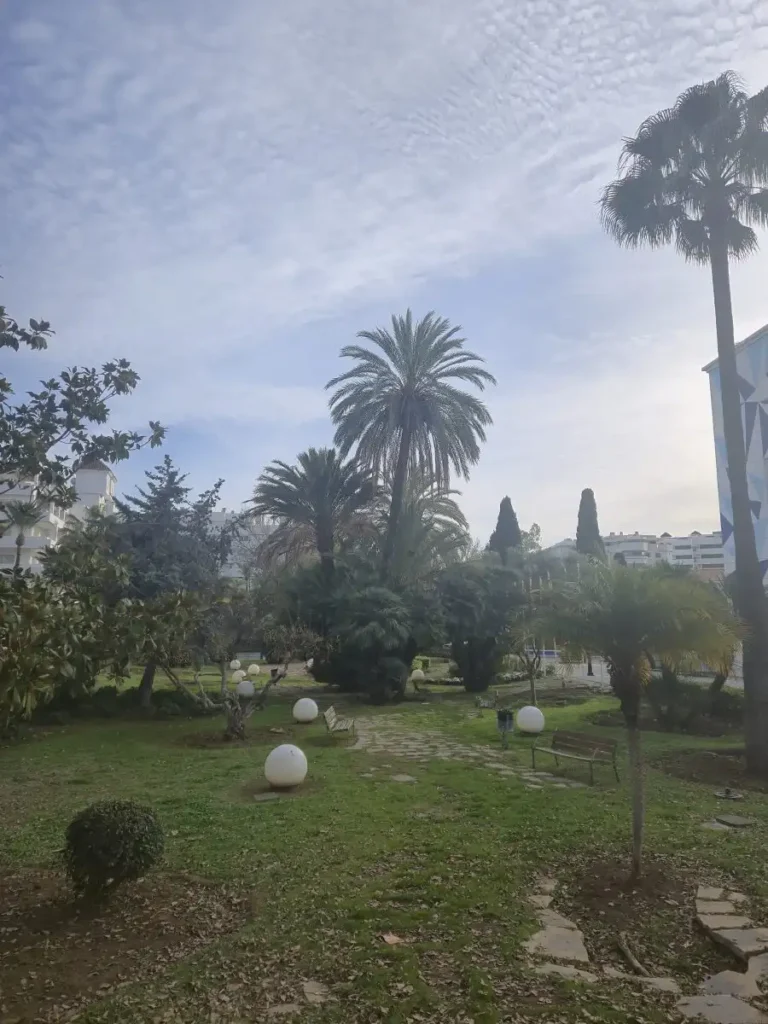 Cierre Preventivo de Parques en Marbella por Condiciones Meteorológicas Adversas