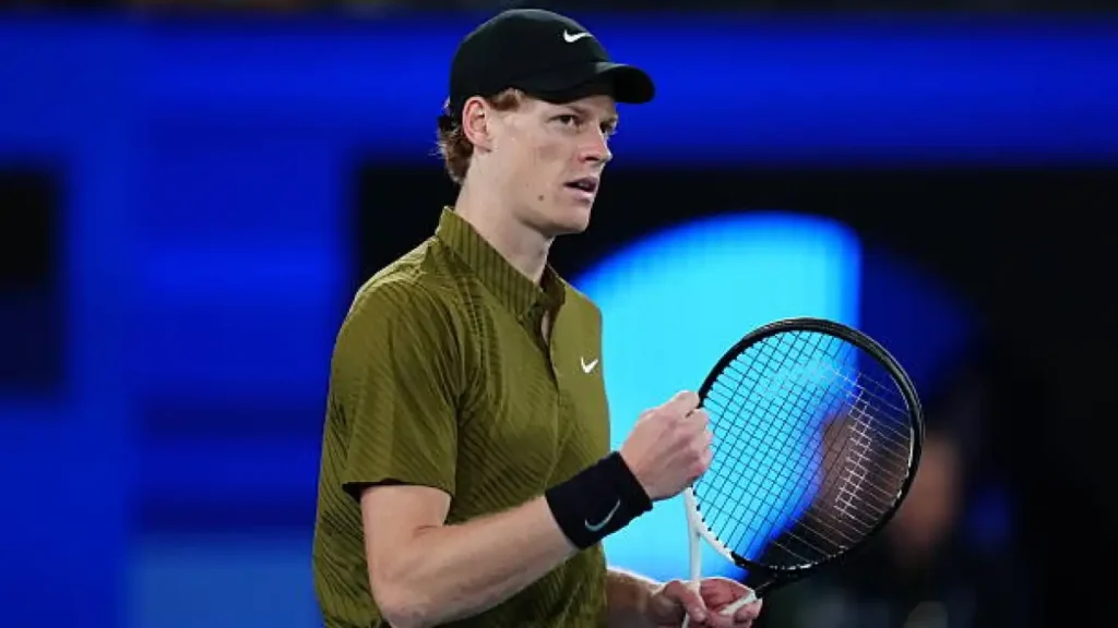 Jannik Sinner avanza con firmeza en el Open de Australia
