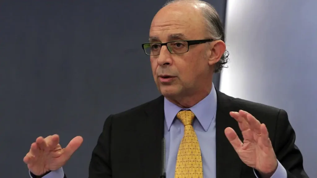 La prolongación de la investigación sobre Cristóbal Montoro genera controversia