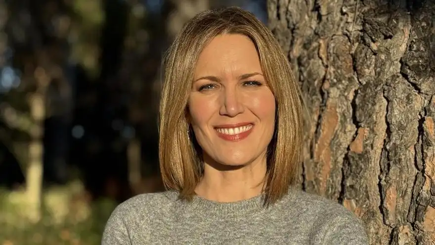 Silvia Intxaurrondo: Una Narrativa de Mujeres Invisibles en su Debut Literario