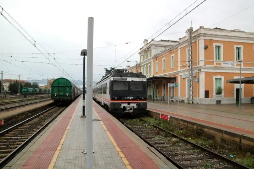 Limitaciones de Velocidad en la Red Ferroviaria de Catalunya: Un Problema Persistente