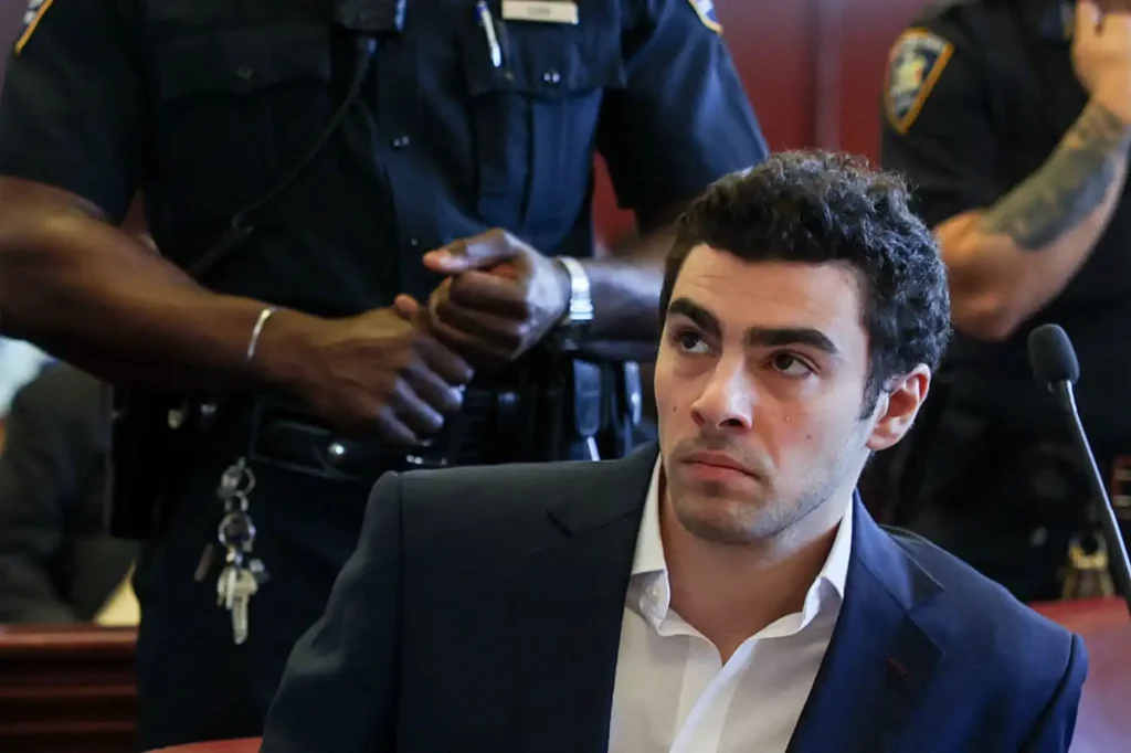 Arresto en Nueva York: Hombre se Hizo Pasar por Agente del FBI para Liberar a Acusado de Asesinato
