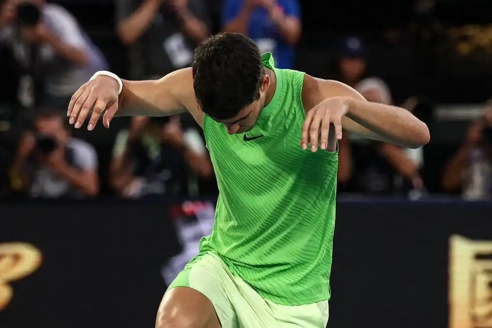 Carlos Alcaraz: La Épica Victoria que lo Lleva a la Final del Open de Australia