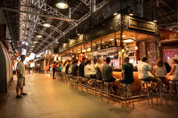Explorando el Carrer del Parlament: Un Viaje Gastronómico en Sant Antoni, Barcelona