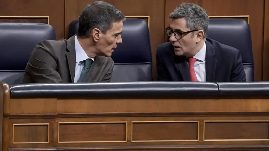 El Gobierno Divide el Decreto Ómnibus para Proteger las Pensiones y los Desahucios