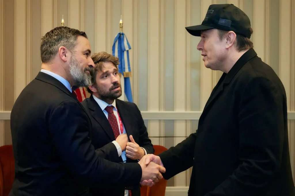 La Paradoja del Patriotismo en la Política Española: Abascal y Musk