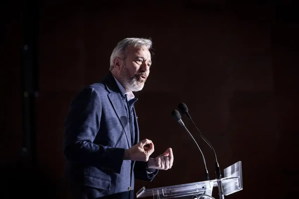 Jorge Azcón: La Ambición de un Líder en la Política Aragonesa