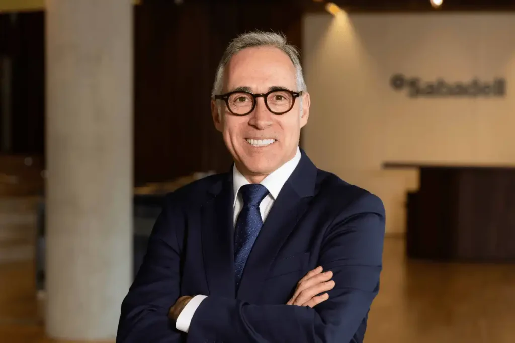 Banco Sabadell: Resultados Financieros y Cambios en la Dirección