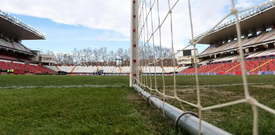 Controversia en Vallecas: El partido Rayo Vallecano – Real Oviedo suspendido por el estado del césped