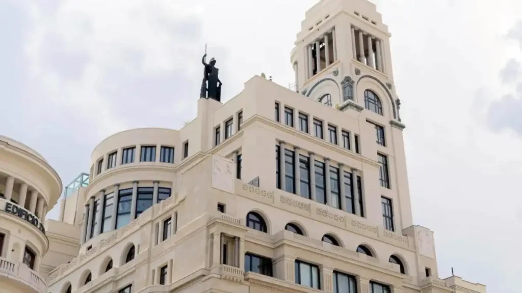 El Círculo de Bellas Artes: Un Faro Cultural en Peligro