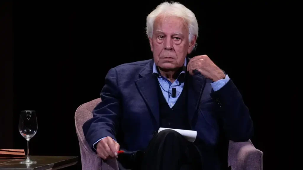 Felipe González critica la falta de autocrítica en la política española