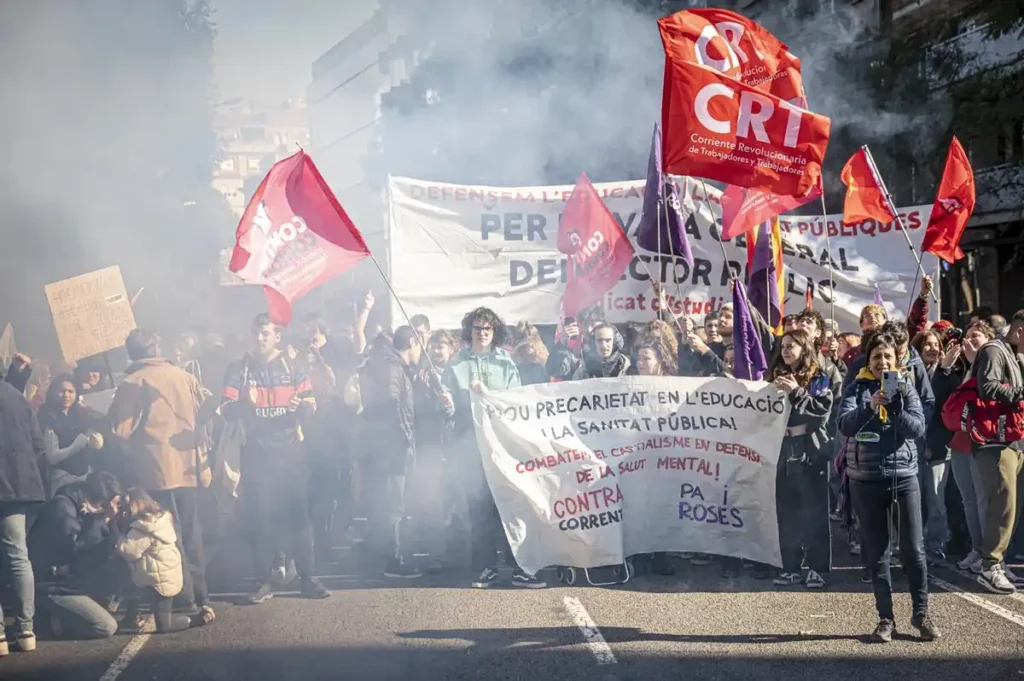 Movilizaciones Docentes en Catalunya: Huelga y Demandas de Mejora