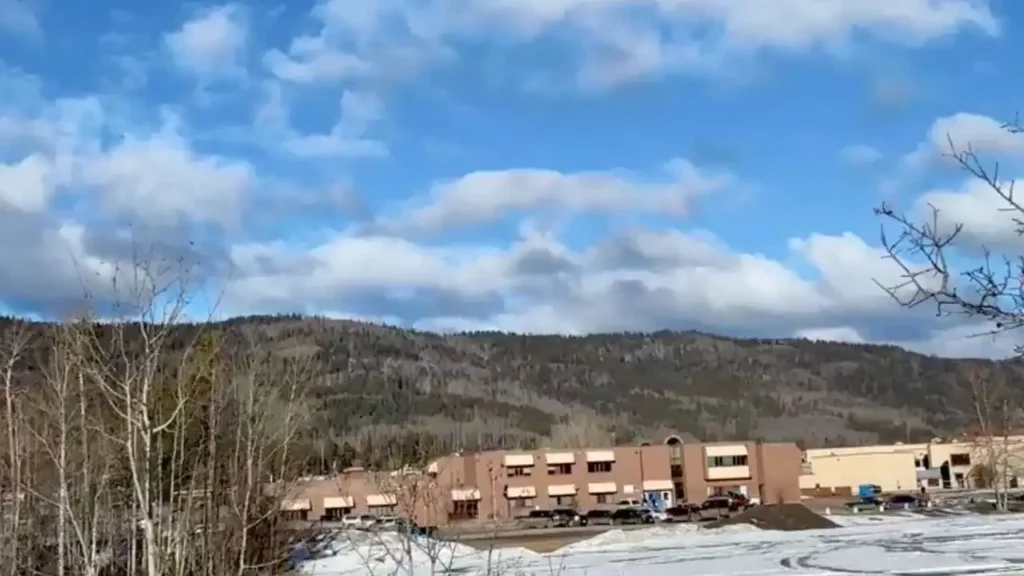 Tragedia en Tumbler Ridge: Un Tiroteo Devastador en una Escuela Canadiense