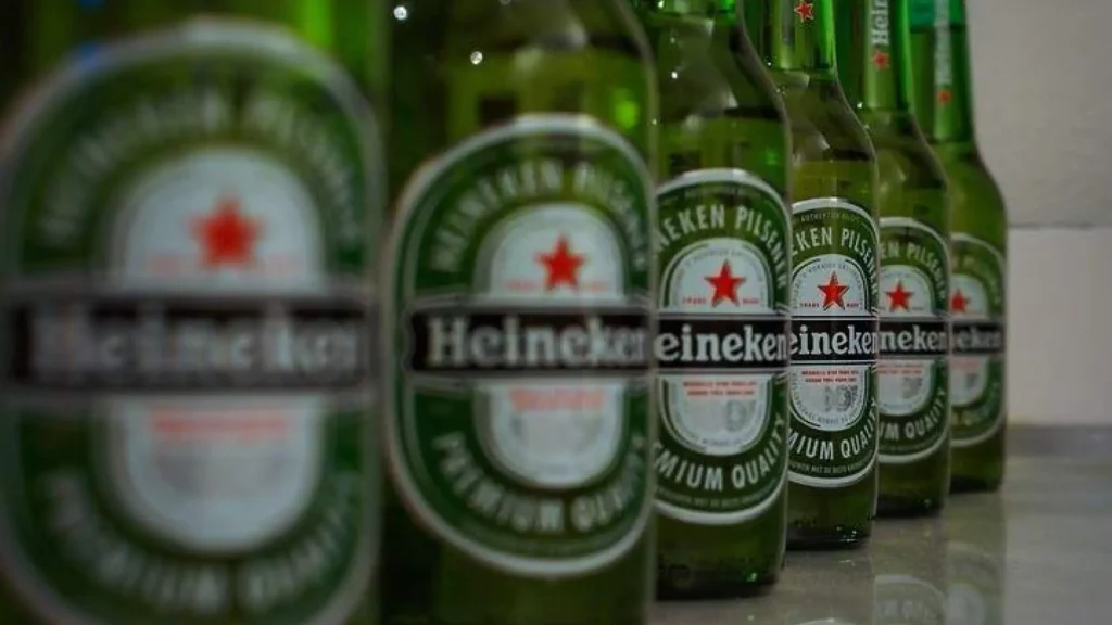 Heineken Anuncia Recortes de Empleo en un Contexto de Desafíos Económicos