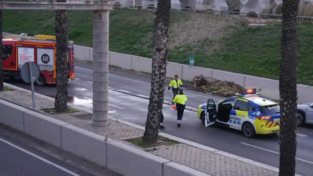 Catalunya enfrenta una alerta roja por vientos extremos: Impacto en la movilidad y la seguridad