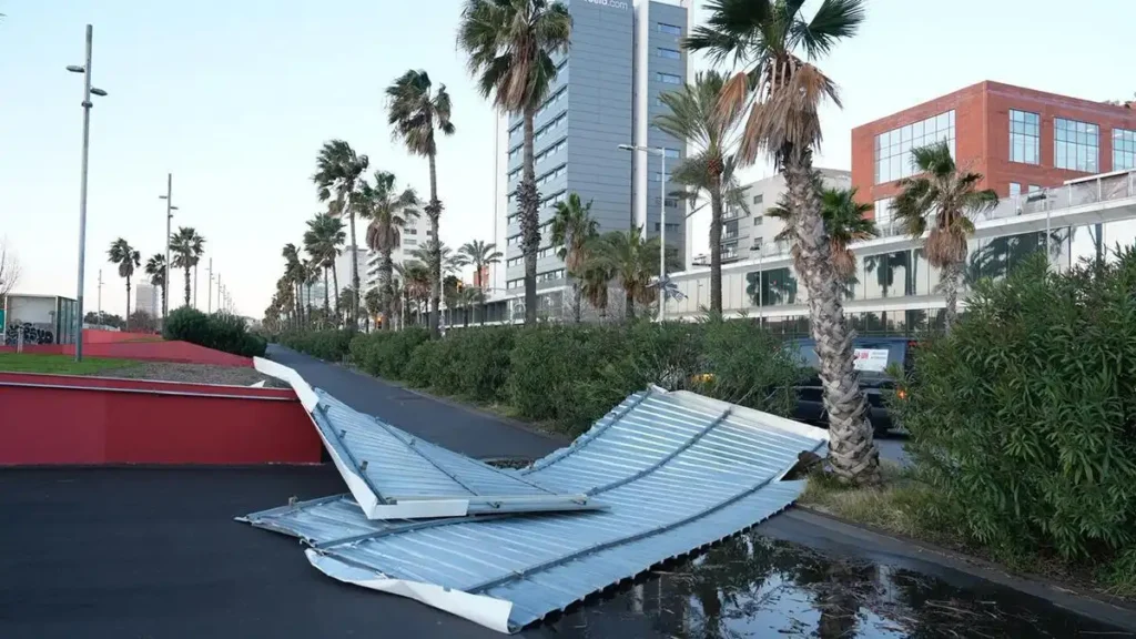 Catalunya en Alerta: Vientos Huracanados y Consecuencias del Temporal