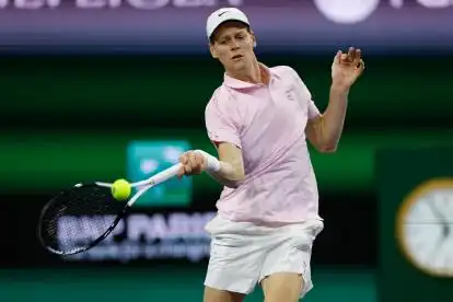 Sinner Avanza en Indian Wells Tras un Desafiante Encuentro con Fonseca