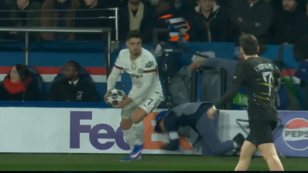 El incidente de Pedro Neto que empañó la victoria del PSG en Champions