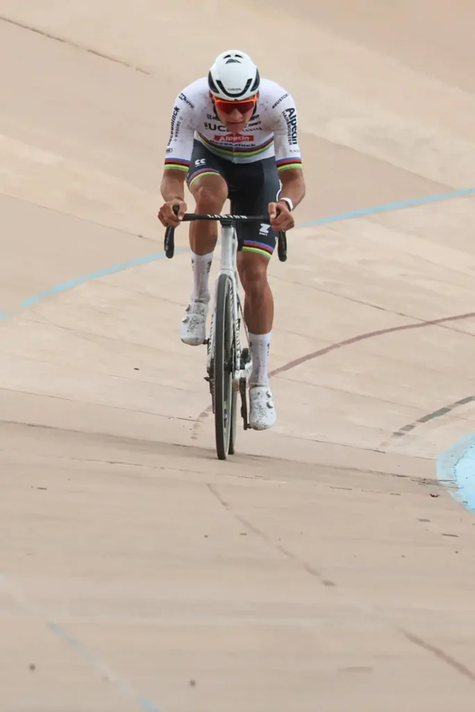 París-Roubaix 2026: Van Aert gana y frena a Pogacar en el Infierno del Norte