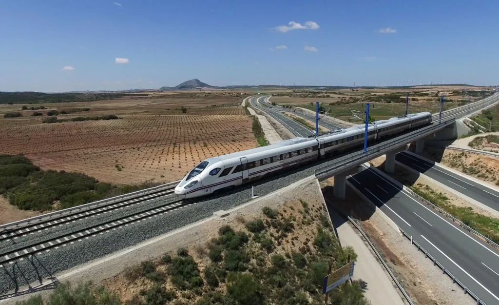 Averías en AVE: ¿por qué se paralizan los trenes de alta velocidad en plena vía?